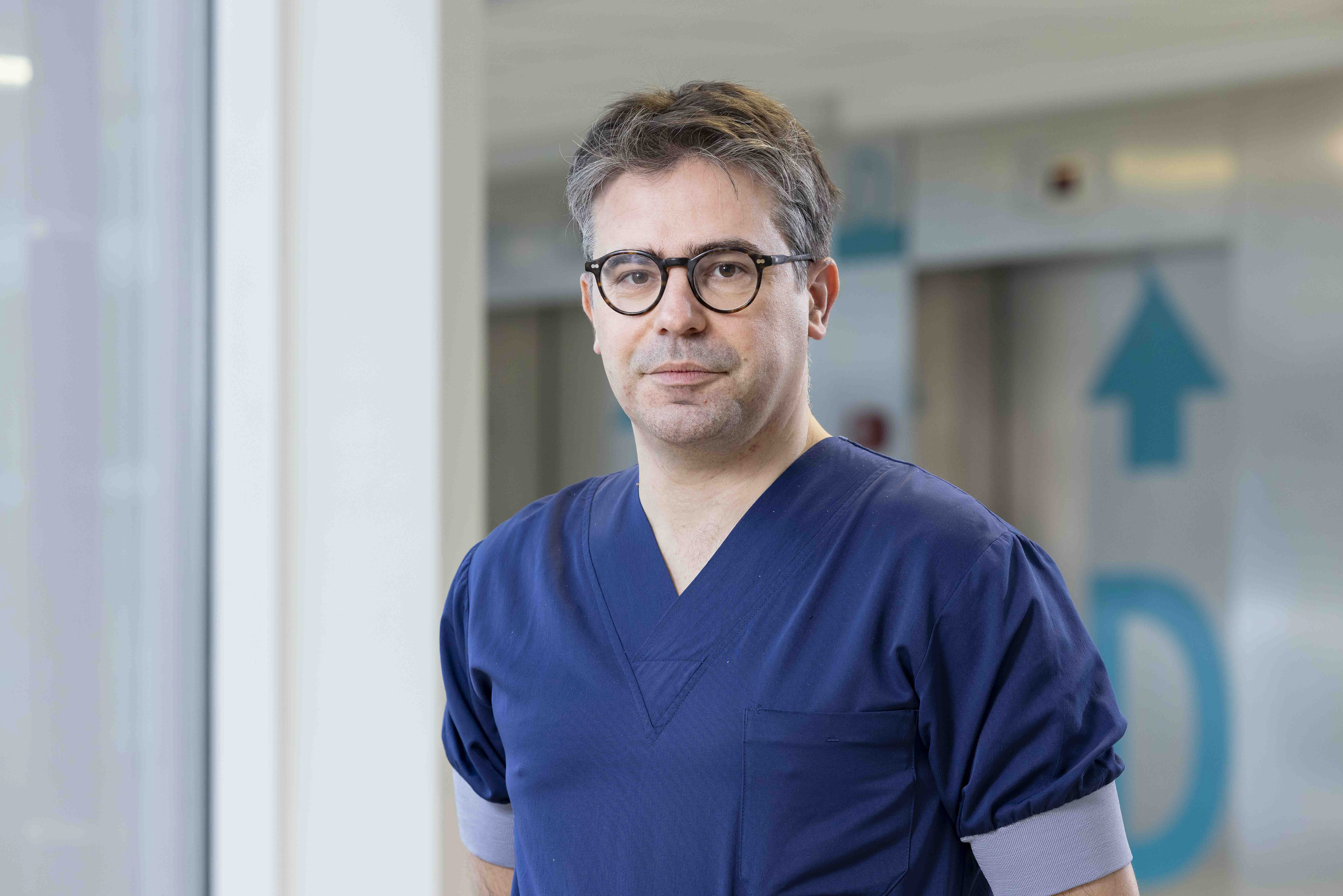 Dr. Mike Van Hoecke